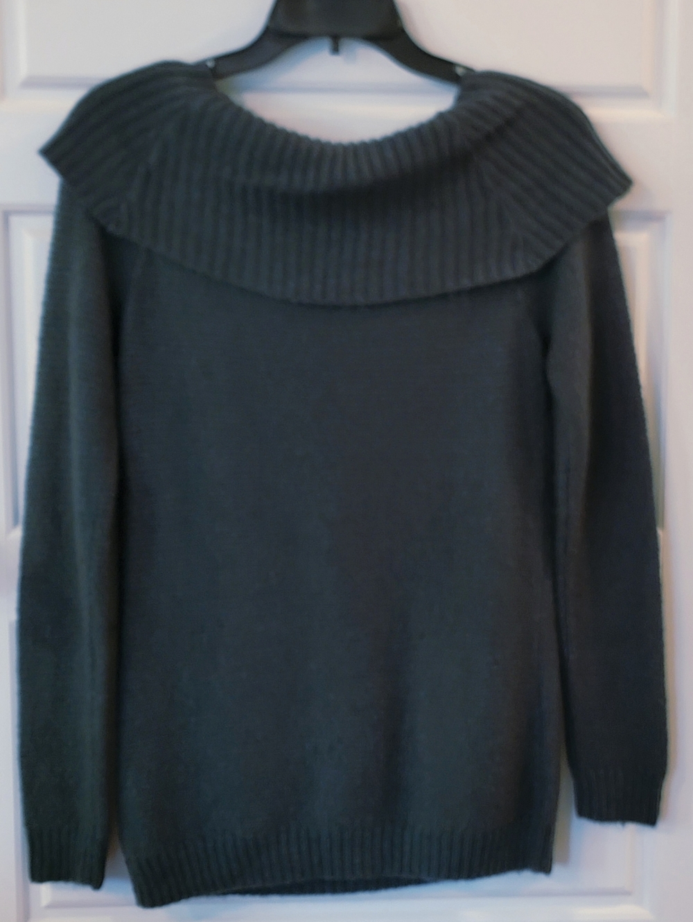 Maurices Off-Shoulder Dark Green Knit Sweater Size Extra Small Great Condition - Picture 10 of 14
